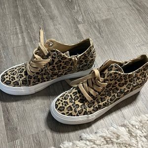 Leopard chuck Taylor like platform sneaker